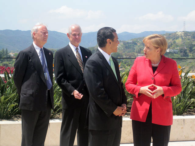 Permalink to Angela Merkel Visits the Getty Thomas Gaehtgens, Jim Wood, Antonio Villaraigosa, and Angela Merkel outside the entrance to the Getty Research Institute