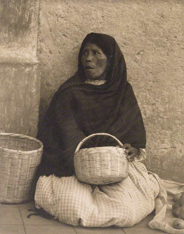 Woman, Patzcuaro, Mexico / Strand Woman, Patzcuaro, Mexico / Strand