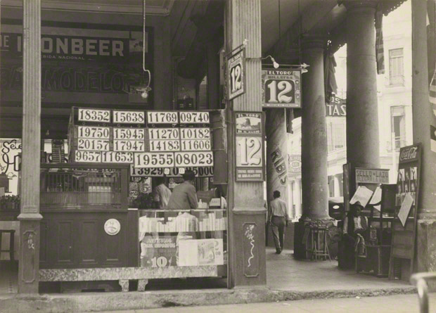 <em>Colonnade Shop, Havana</em>, Walker Evans, 1933. The J. Paul Getty Museum. © Walker Evans Archive, The Metropolitan Museum of Art