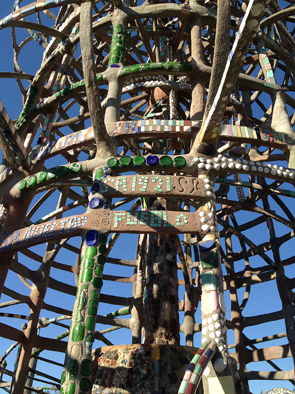Nuestra pueblo / Watts Towers by Simon Rodia