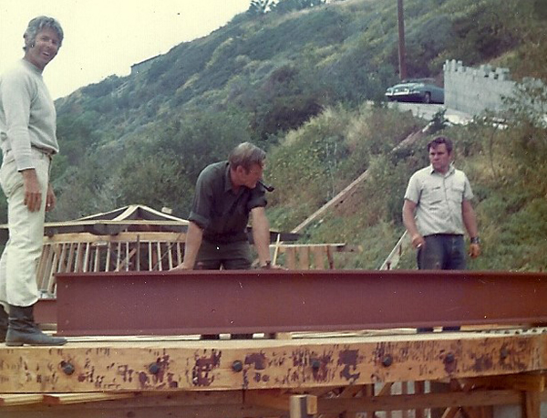 Sandcastle under construction. Courtesy of Harry Gesner           Sandcastle under construction. Courtesy of Harry Gesner